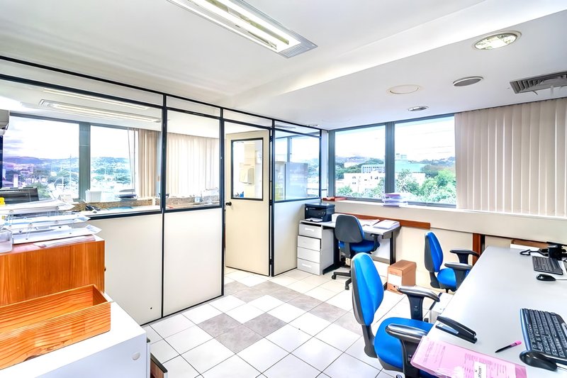 R$ 7.990.000 - PRÉDIO COMERCIAL DE ESQUINA - 4 ANDARES - 1.315M2 - AUDITÓRIO - 10 VAGAS Avenida Ipiranga Porto Alegre - 