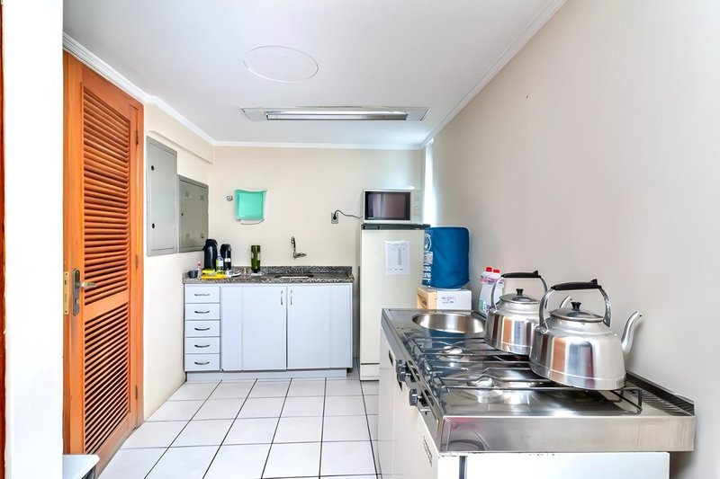 R$ 7.990.000 - PRÉDIO COMERCIAL DE ESQUINA - 4 ANDARES - 1.315M2 - AUDITÓRIO - 10 VAGAS Avenida Ipiranga Porto Alegre - 