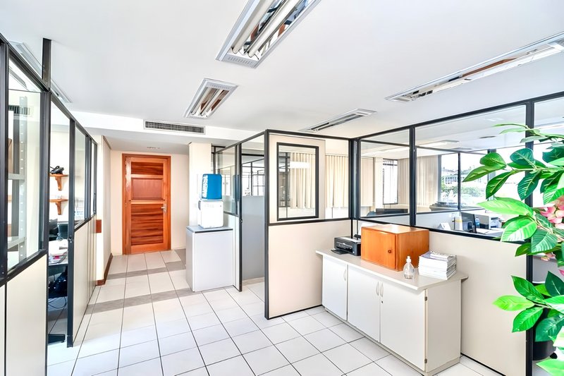 R$ 7.990.000 - PRÉDIO COMERCIAL DE ESQUINA - 4 ANDARES - 1.315M2 - AUDITÓRIO - 10 VAGAS Avenida Ipiranga Porto Alegre - 