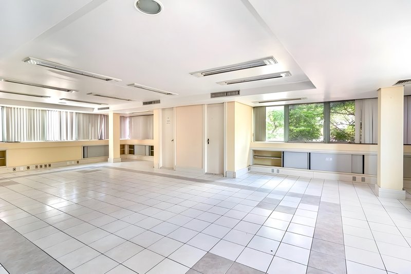 R$ 7.990.000 - PRÉDIO COMERCIAL DE ESQUINA - 4 ANDARES - 1.315M2 - AUDITÓRIO - 10 VAGAS Avenida Ipiranga Porto Alegre - 