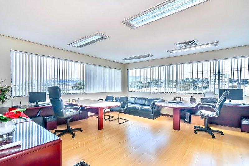 R$ 7.990.000 - PRÉDIO COMERCIAL DE ESQUINA - 4 ANDARES - 1.315M2 - AUDITÓRIO - 10 VAGAS Avenida Ipiranga Porto Alegre - 