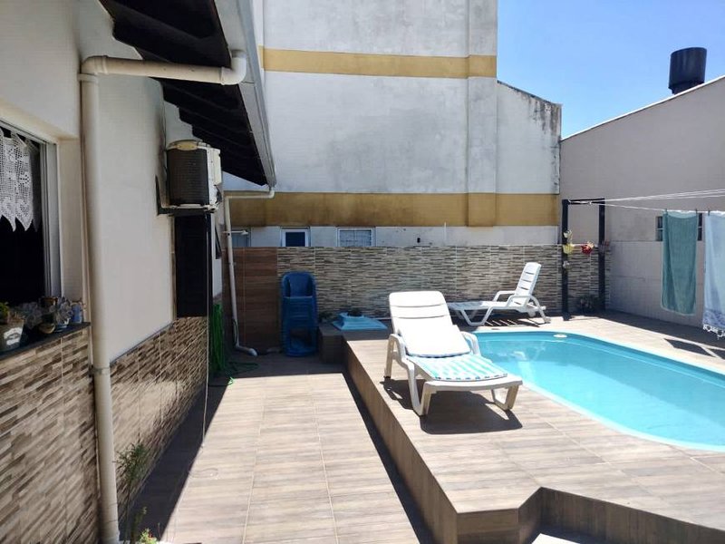 R$ 795.000 - ÓTIMA OPORTUNIDADE! - LINDA CASA - 236M2 - PISCINA - 3 DORM  - 3 VAGAS Rua Atum Capão da Canoa - 