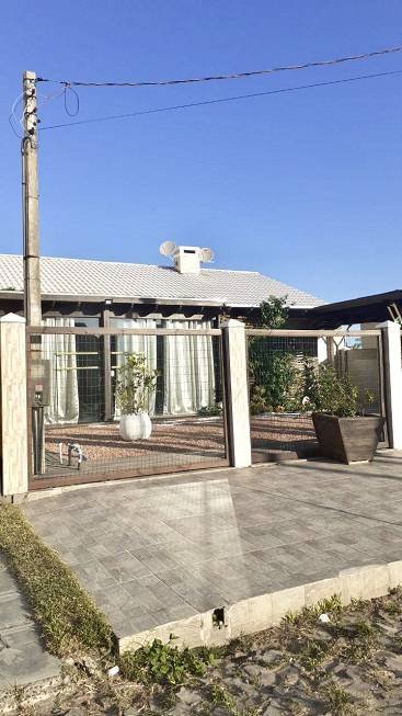 R$ 795.000 - ÓTIMA OPORTUNIDADE! - LINDA CASA - 236M2 - PISCINA - 3 DORM  - 3 VAGAS Rua Atum Capão da Canoa - 