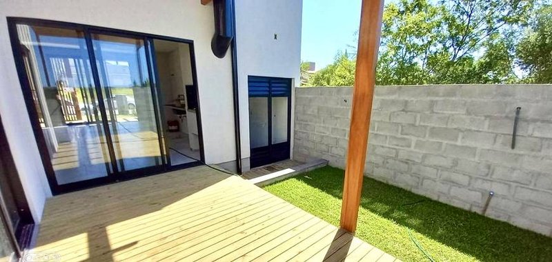 R$ 949.000 - LINDÍSSIMOS SOBRADOS EM GAROPABA - 135M2 - 4 DORM. - DORM. TÉRREO - 2 VAGAS Rua Pinguirito  Garopaba - 