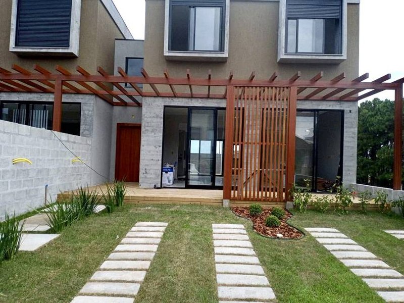 R$ 949.000 - LINDÍSSIMOS SOBRADOS EM GAROPABA - 135M2 - 4 DORM. - DORM. TÉRREO - 2 VAGAS Rua Pinguirito  Garopaba - 