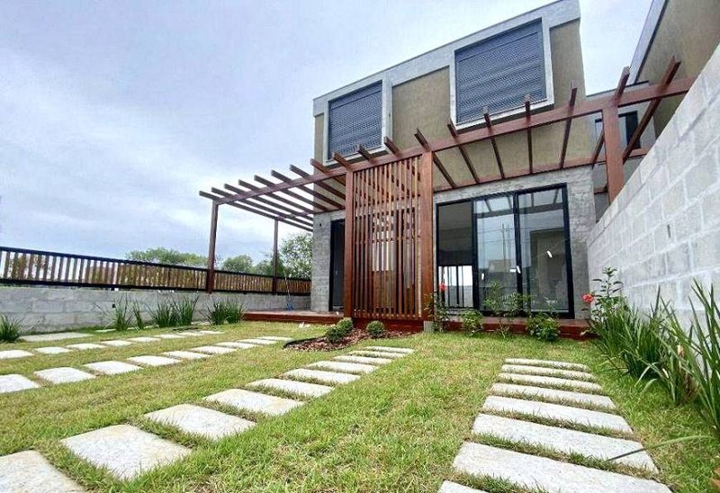 R$ 949.000 - LINDÍSSIMOS SOBRADOS EM GAROPABA - 135M2 - 4 DORM. - DORM. TÉRREO - 2 VAGAS Rua Pinguirito  Garopaba - 