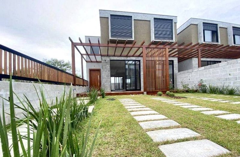 R$ 949.000 - LINDÍSSIMOS SOBRADOS EM GAROPABA - 135M2 - 4 DORM. - DORM. TÉRREO - 2 VAGAS Rua Pinguirito  Garopaba - 