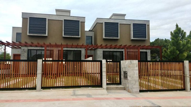 R$ 949.000 - LINDÍSSIMOS SOBRADOS EM GAROPABA - 135M2 - 4 DORM. - DORM. TÉRREO - 2 VAGAS Rua Pinguirito  Garopaba - 