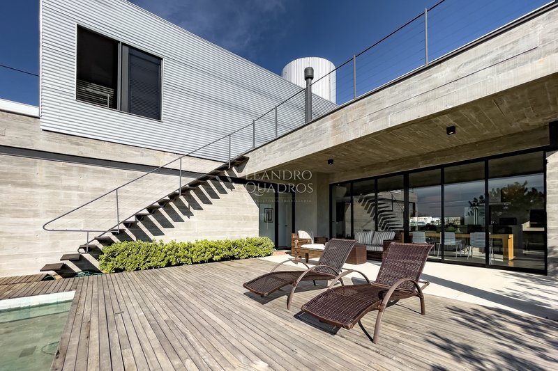 CASA À VENDA COM VISTA PARA O GUAÍBA  Eldorado do Sul - 