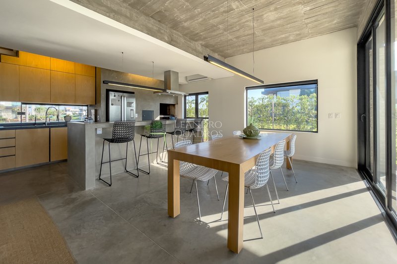 CASA À VENDA COM VISTA PARA O GUAÍBA  Eldorado do Sul - 