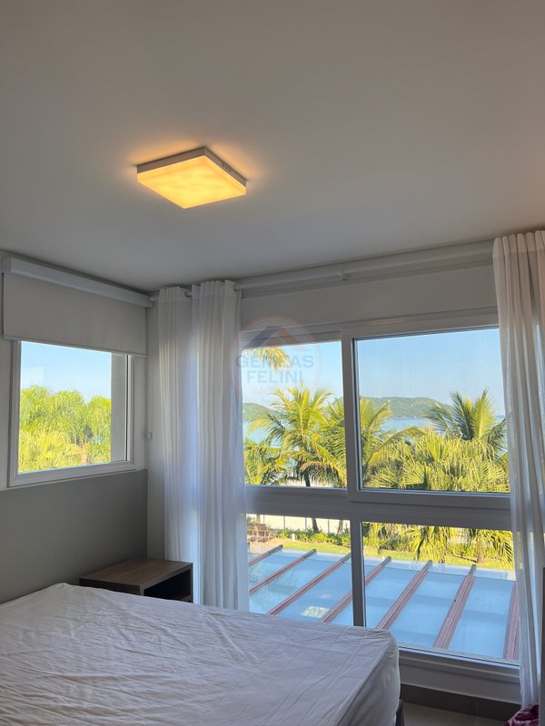 Casa em condomínio pé na areia com 3 suítes em Juquehy - São Sebastião - 