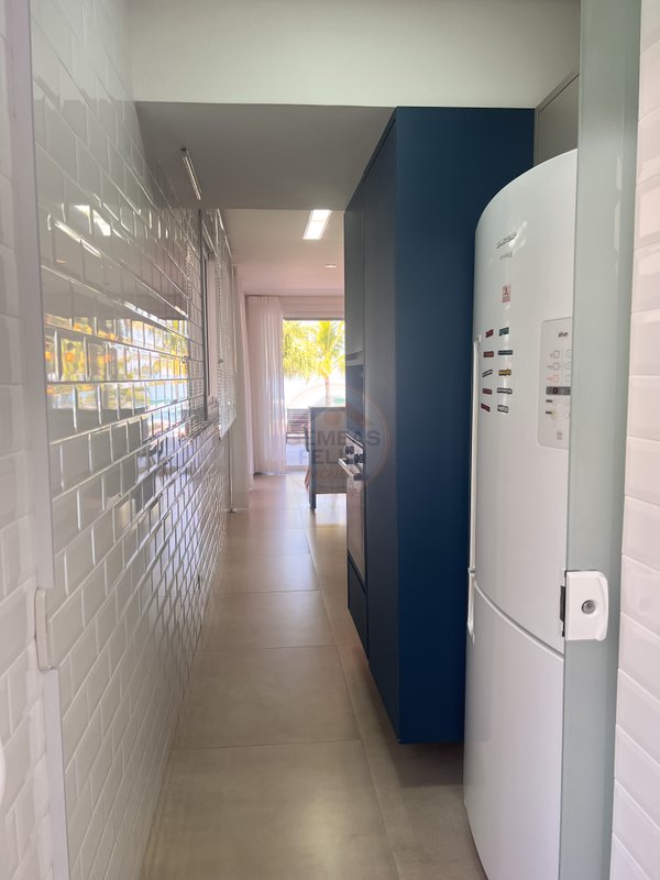 Casa em condomínio pé na areia com 3 suítes em Juquehy - São Sebastião - 