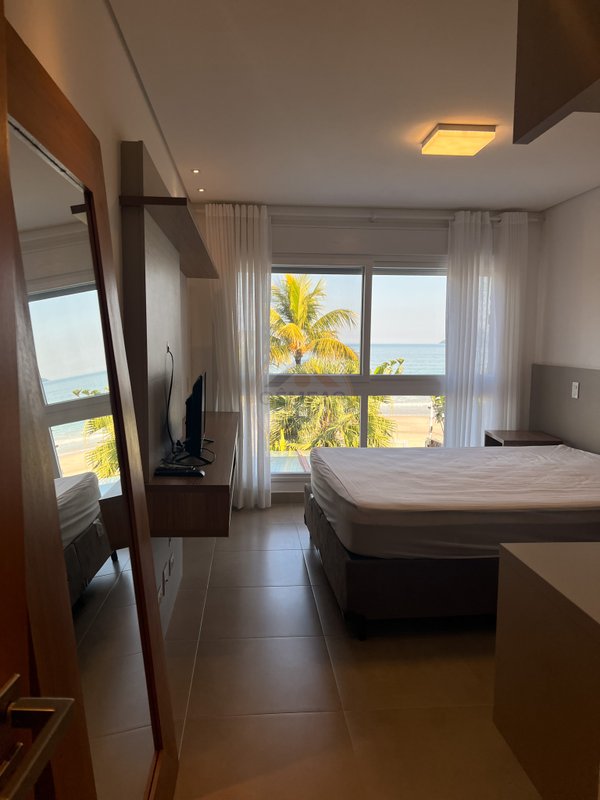 Casa em condomínio pé na areia com 3 suítes em Juquehy - São Sebastião - 