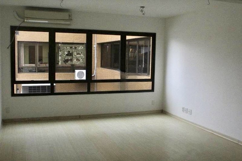R$ 298.000 - ÓTIMA SALA COMERCIAL - 42M2 - LOCALIZAÇÃO PERFEITA E PRIVILEGIADA - Porto Alegre - 