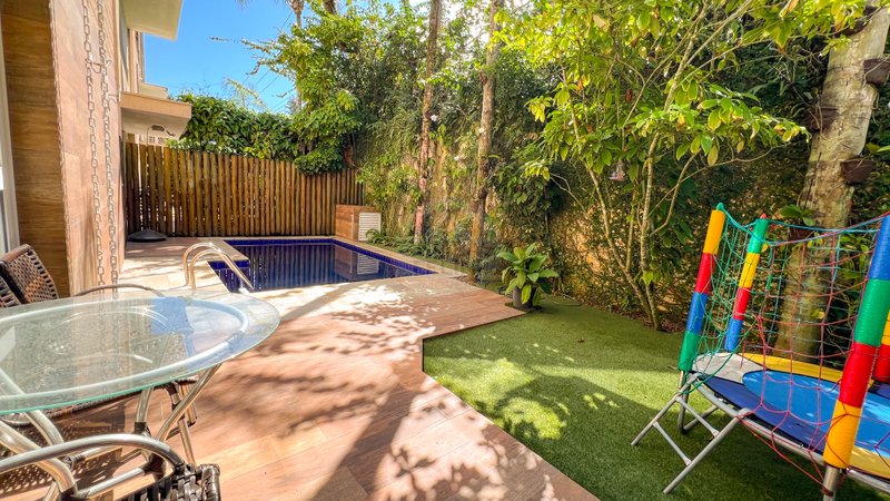 Casa em condomínio com piscina privativa na praia de Juquehy - VENDA E LOCAÇÃO ANUAL - São Sebastião - 