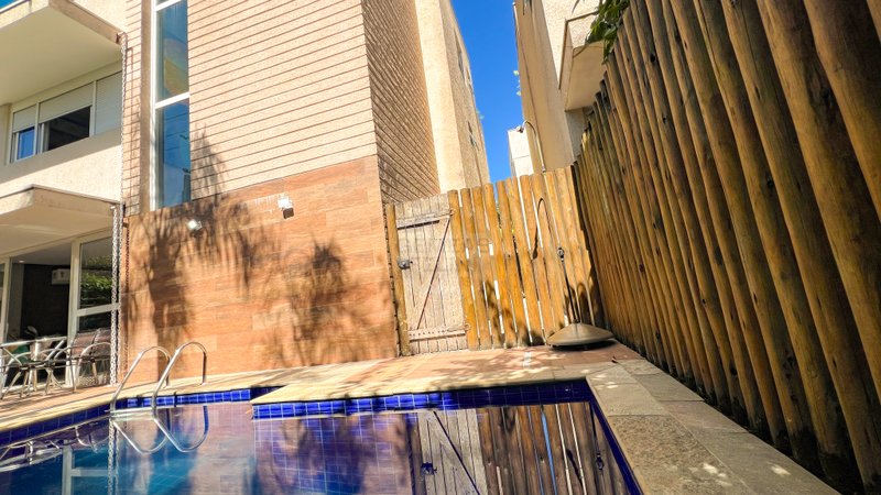 Casa em condomínio com piscina privativa na praia de Juquehy - VENDA E LOCAÇÃO ANUAL - São Sebastião - 