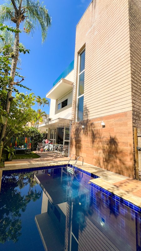 Casa em condomínio com piscina privativa na praia de Juquehy - VENDA E LOCAÇÃO ANUAL - São Sebastião - 
