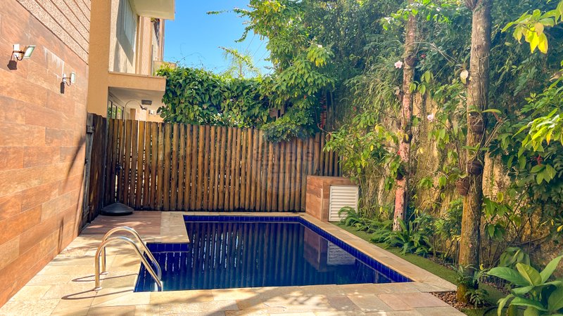 Casa em condomínio com piscina privativa na praia de Juquehy - VENDA E LOCAÇÃO ANUAL - São Sebastião - 
