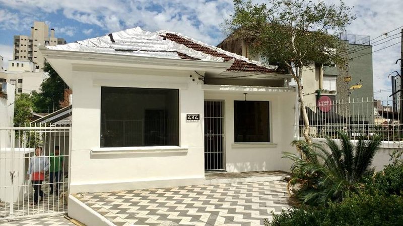 R$ 775.000 - EXCELENTE CASA COMERCIAL OU RESIDENCIAL - 140M2 - 2 VAGAS - Porto Alegre - 