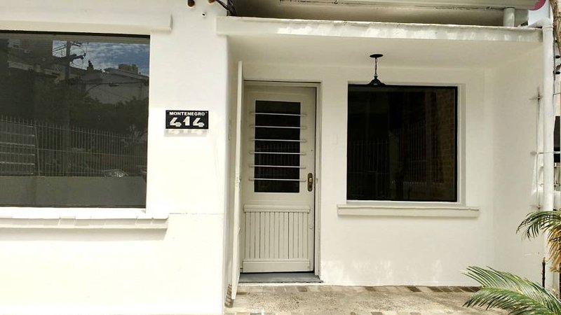 R$ 775.000 - EXCELENTE CASA COMERCIAL OU RESIDENCIAL - 140M2 - 2 VAGAS - Porto Alegre - 