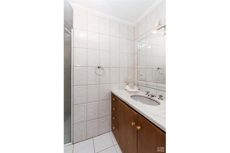 Apartamento MDGV 123 Apto 610221023-2 1 suíte 82m² Av. Getulio Vargas Porto Alegre - 