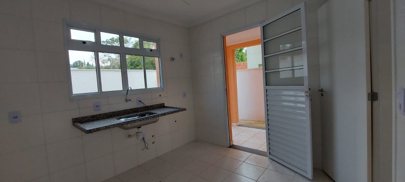 Casa com 103m² sendo 3 dormitórios com suíte e 2 vagas em Cotia - Sp  Cotia - 