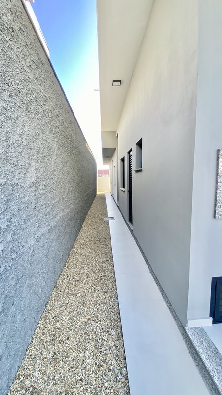 RESIDENCIAL JARDINS, LINDA CASA DE ALTO PADRÃO COM 1 SUÍTE COM CLOSET E MAIS 2 DORMITÓRIO - Brusque - 