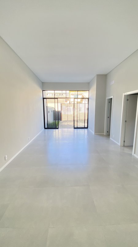 RESIDENCIAL JARDINS, LINDA CASA DE ALTO PADRÃO COM 1 SUÍTE COM CLOSET E MAIS 2 DORMITÓRIO - Brusque - 