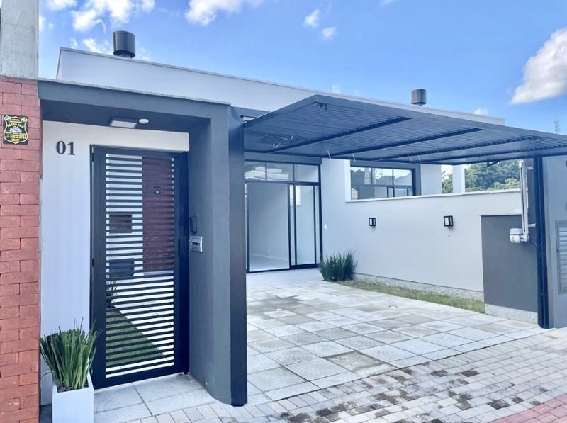 RESIDENCIAL JARDINS, LINDA CASA DE ALTO PADRÃO COM 1 SUÍTE COM CLOSET E MAIS 2 DORMITÓRIO - Brusque - 