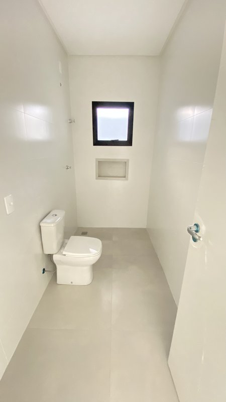 RESIDENCIAL JARDINS, LINDA CASA DE ALTO PADRÃO COM 1 SUÍTE COM CLOSET E MAIS 2 DORMITÓRIO - Brusque - 