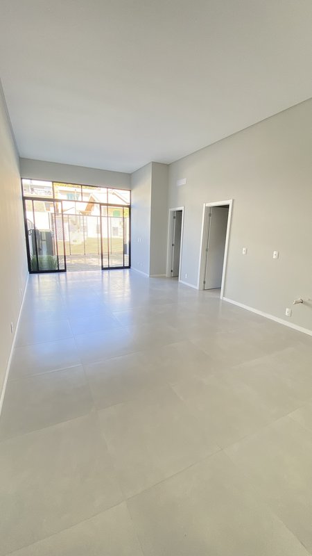RESIDENCIAL JARDINS, LINDA CASA DE ALTO PADRÃO COM 1 SUÍTE COM CLOSET E MAIS 2 DORMITÓRIO - Brusque - 