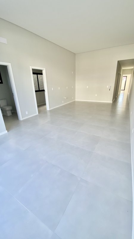 RESIDENCIAL JARDINS, LINDA CASA DE ALTO PADRÃO COM 1 SUÍTE COM CLOSET E MAIS 2 DORMITÓRIO - Brusque - 