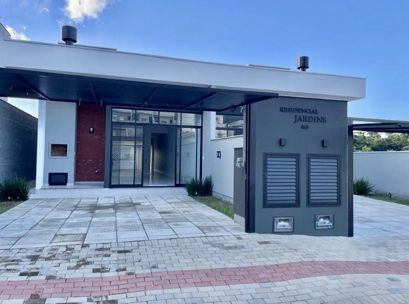 RESIDENCIAL JARDINS, LINDA CASA DE ALTO PADRÃO COM 1 SUÍTE COM CLOSET E MAIS 2 DORMITÓRIO - Brusque - 