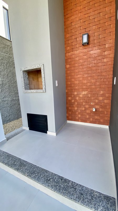 RESIDENCIAL JARDINS, LINDA CASA DE ALTO PADRÃO COM 1 SUÍTE COM CLOSET E MAIS 2 DORMITÓRIO - Brusque - 