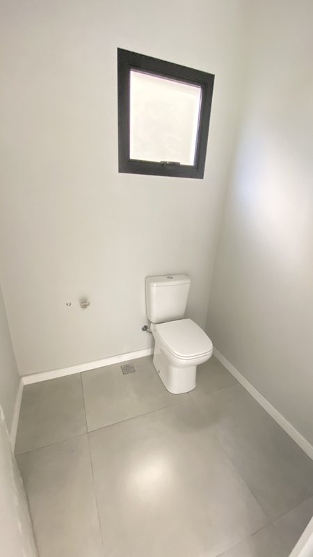 RESIDENCIAL JARDINS, LINDA CASA DE ALTO PADRÃO COM 1 SUÍTE COM CLOSET E MAIS 2 DORMITÓRIO - Brusque - 