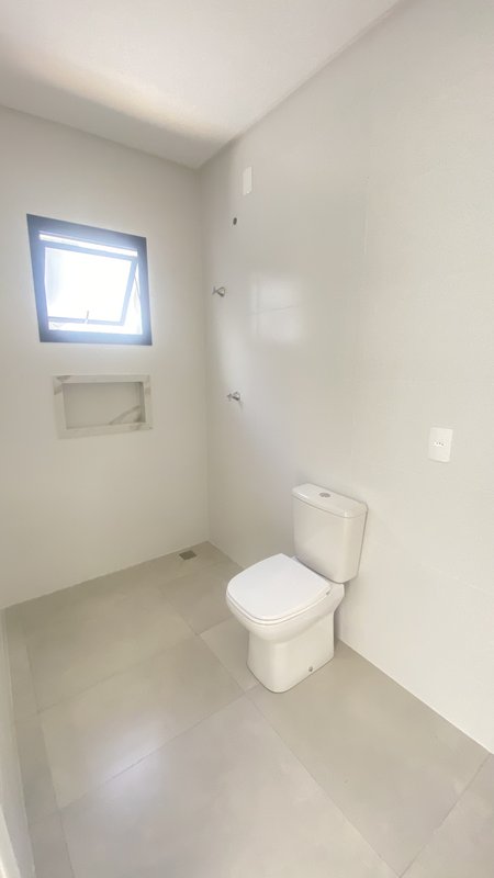 RESIDENCIAL JARDINS, LINDA CASA DE ALTO PADRÃO COM 1 SUÍTE COM CLOSET E MAIS 2 DORMITÓRIO - Brusque - 
