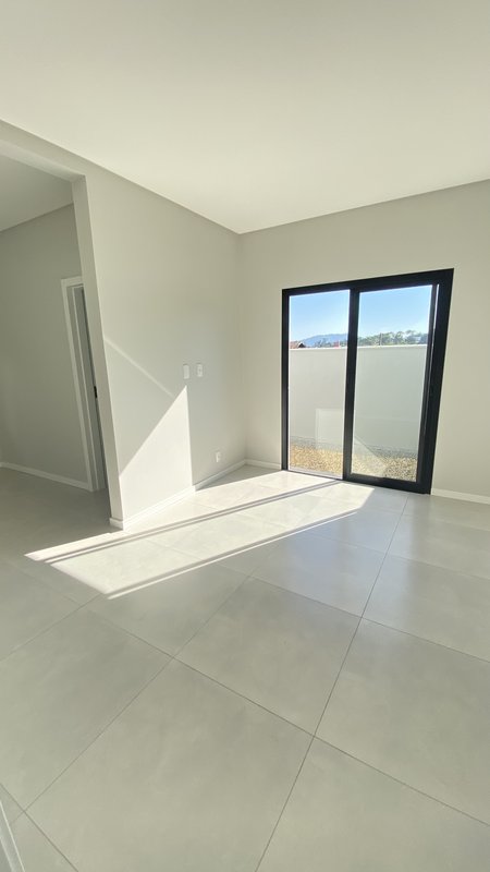 RESIDENCIAL JARDINS, LINDA CASA DE ALTO PADRÃO COM 1 SUÍTE COM CLOSET E MAIS 2 DORMITÓRIO - Brusque - 