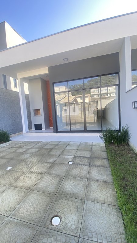 RESIDENCIAL JARDINS, LINDA CASA DE ALTO PADRÃO COM 1 SUÍTE COM CLOSET E MAIS 2 DORMITÓRIO - Brusque - 