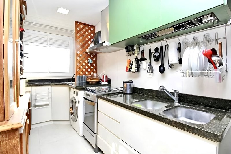 R$ 780.000 - IMPECÁVEL APARTAMENTO - 2 DORM - SUÍTE - SEMIMOBILIADO - 78M² - 2 VAGAS Rua Ferreira Viana Porto Alegre - 