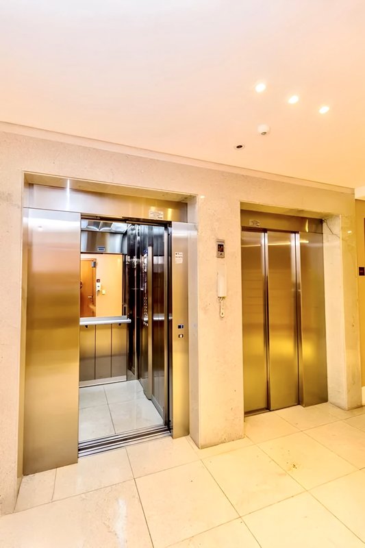 R$ 780.000 - IMPECÁVEL APARTAMENTO - 2 DORM - SUÍTE - SEMIMOBILIADO - 78M² - 2 VAGAS Rua Ferreira Viana Porto Alegre - 