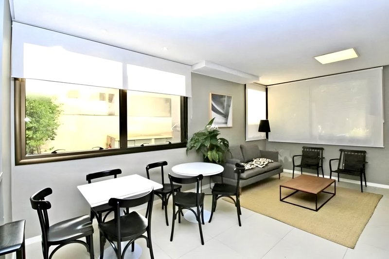R$ 780.000 - IMPECÁVEL APARTAMENTO - 2 DORM - SUÍTE - SEMIMOBILIADO - 78M² - 2 VAGAS Rua Ferreira Viana Porto Alegre - 
