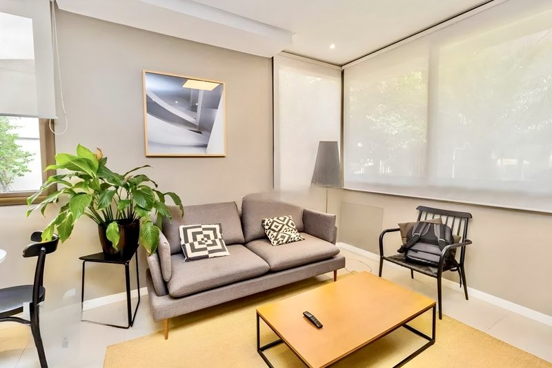 R$ 780.000 - IMPECÁVEL APARTAMENTO - 2 DORM - SUÍTE - SEMIMOBILIADO - 78M² - 2 VAGAS Rua Ferreira Viana Porto Alegre - 