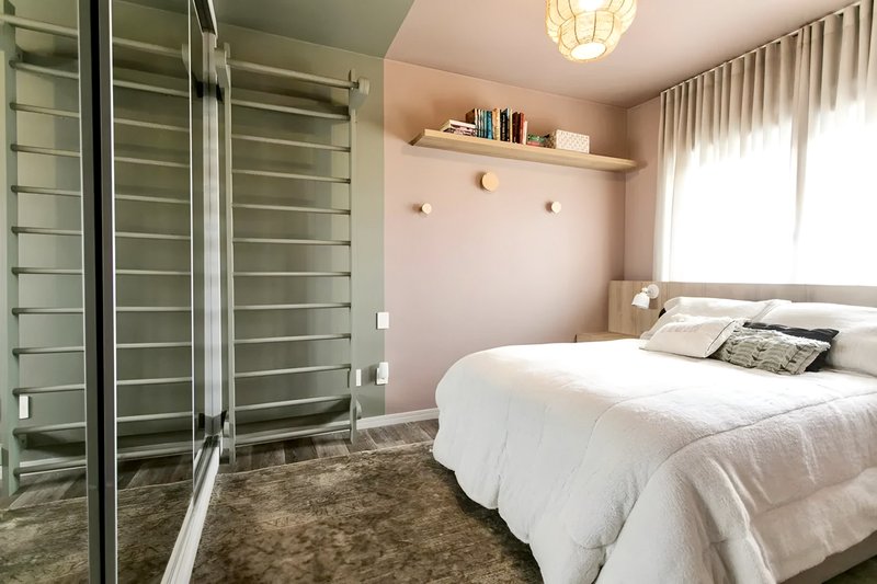 R$ 780.000 - IMPECÁVEL APARTAMENTO - 2 DORM - SUÍTE - SEMIMOBILIADO - 78M² - 2 VAGAS Rua Ferreira Viana Porto Alegre - 