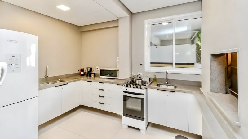 R$ 780.000 - IMPECÁVEL APARTAMENTO - 2 DORM - SUÍTE - SEMIMOBILIADO - 78M² - 2 VAGAS Rua Ferreira Viana Porto Alegre - 