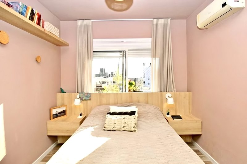 R$ 780.000 - IMPECÁVEL APARTAMENTO - 2 DORM - SUÍTE - SEMIMOBILIADO - 78M² - 2 VAGAS Rua Ferreira Viana Porto Alegre - 