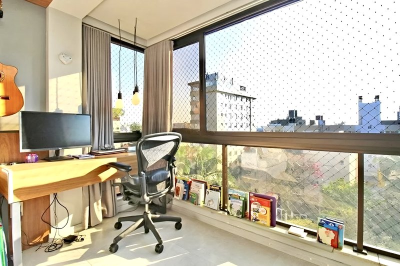 R$ 780.000 - IMPECÁVEL APARTAMENTO - 2 DORM - SUÍTE - SEMIMOBILIADO - 78M² - 2 VAGAS Rua Ferreira Viana Porto Alegre - 
