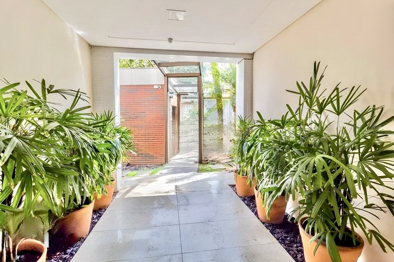 R$ 780.000 - IMPECÁVEL APARTAMENTO - 2 DORM - SUÍTE - SEMIMOBILIADO - 78M² - 2 VAGAS Rua Ferreira Viana Porto Alegre - 