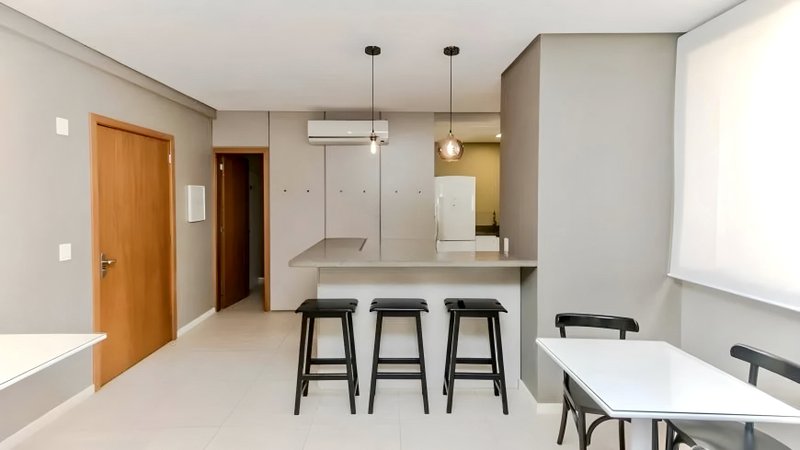 R$ 780.000 - IMPECÁVEL APARTAMENTO - 2 DORM - SUÍTE - SEMIMOBILIADO - 78M² - 2 VAGAS Rua Ferreira Viana Porto Alegre - 