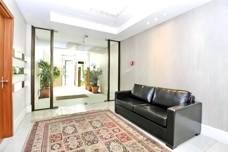 R$ 780.000 - IMPECÁVEL APARTAMENTO - 2 DORM - SUÍTE - SEMIMOBILIADO - 78M² - 2 VAGAS Rua Ferreira Viana Porto Alegre - 