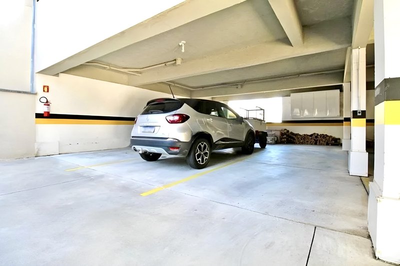 R$ 780.000 - IMPECÁVEL APARTAMENTO - 2 DORM - SUÍTE - SEMIMOBILIADO - 78M² - 2 VAGAS Rua Ferreira Viana Porto Alegre - 